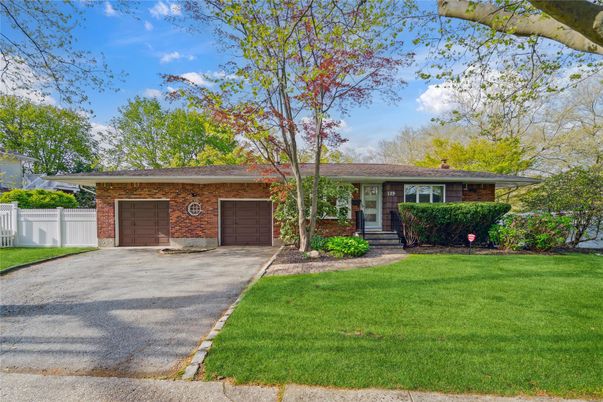 Attached, Exterior, Facade, Brick Facade, Ranch