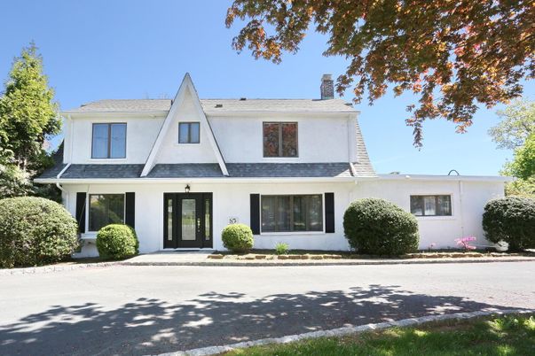 Exterior, Facade, Farmhouse