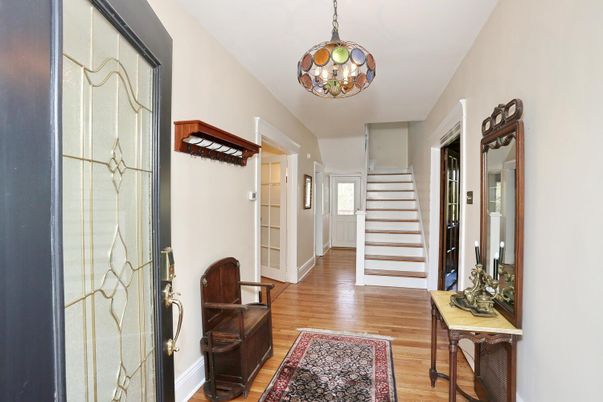 Interior, Pendant Lights, Wood Texture Flooring