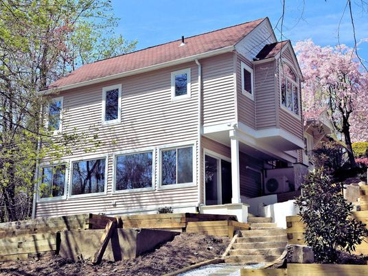 Exterior, Facade, American Foursquare