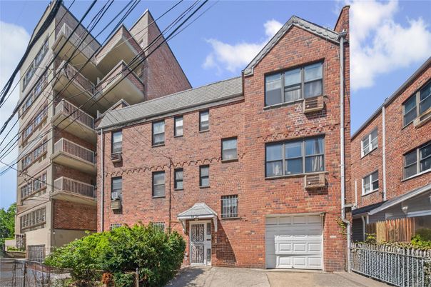 Attached, Exterior, Facade, Brick Facade, Rowhouse
