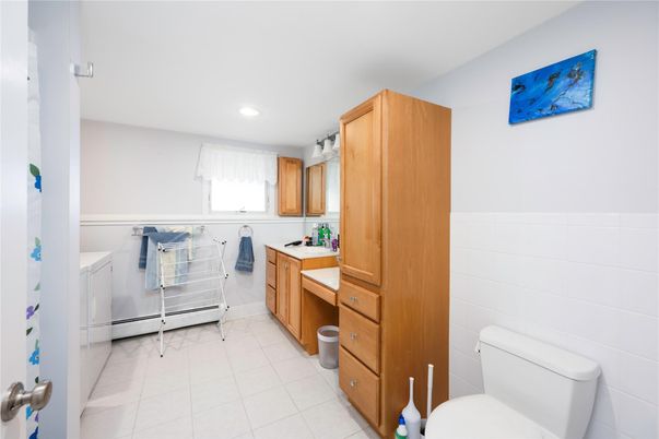 Bathroom, Interior, Recessed Lighting