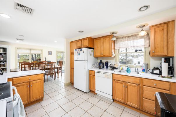 Dining room, Interior, Kitchen, Recessed Lighting