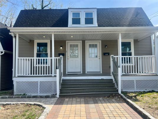 Exterior, Facade, Cape Cod