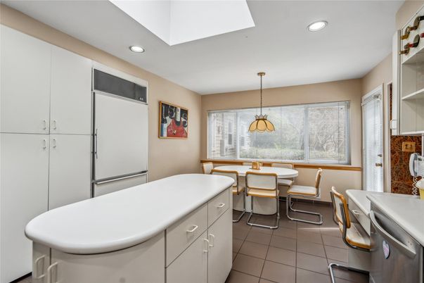 Dining room, Interior, Pendant Lights, Recessed Lighting