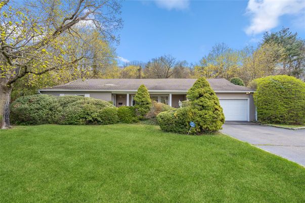 Attached, Exterior, Facade, Ranch
