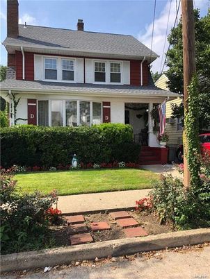 Exterior, Facade, American Foursquare