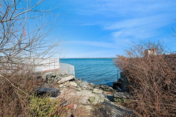 Exterior, Lake