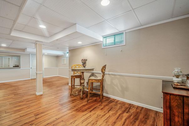 Interior, Recessed Lighting, Wood Texture Flooring