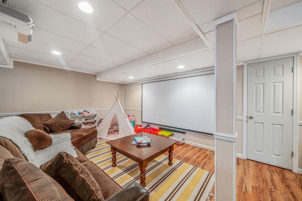 Interior, Living room, Recessed Lighting, Wood Texture Flooring