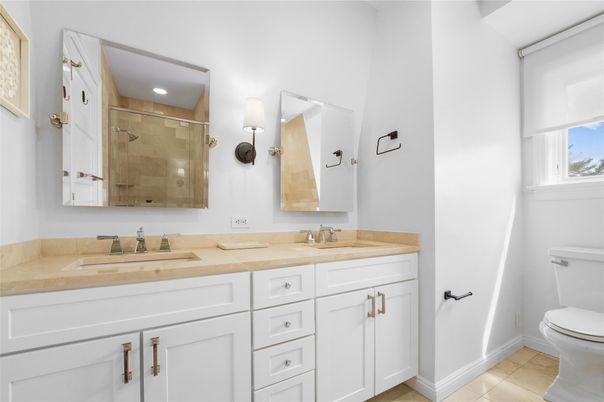 Bathroom, Dual Sink Vanities, Interior, Recessed Lighting
