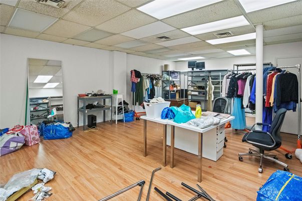 Interior, Walk-in Closets, Wood Texture Flooring
