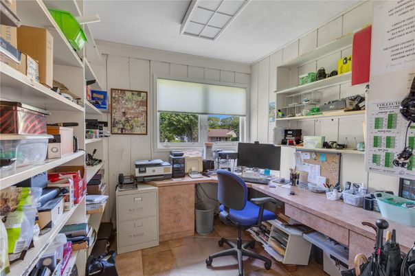 Home Office, Interior