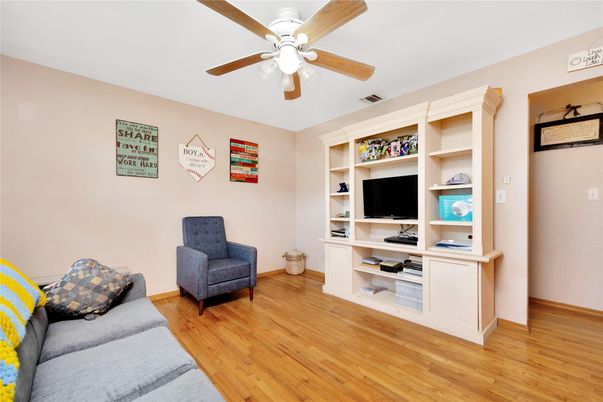 DE Listing image placeholder