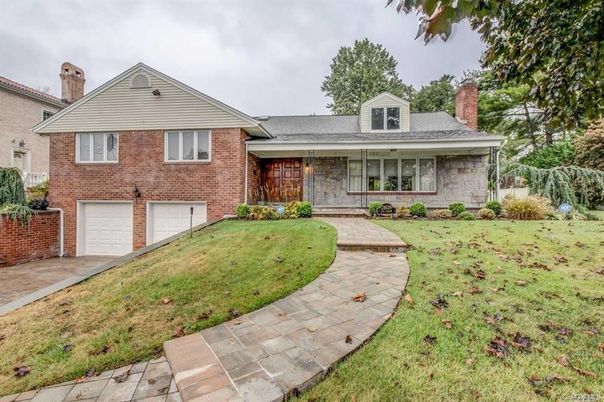 Attached, Exterior, Facade, Brick Facade, Split Level