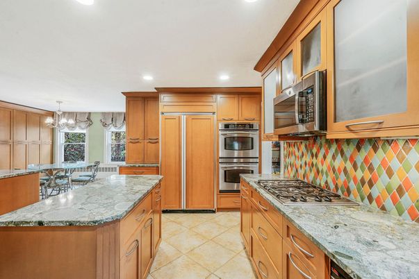Chandelier, Dining room, Interior, Kitchen, Pendant Lights, Recessed Lighting, Stainless Steel Appliances
