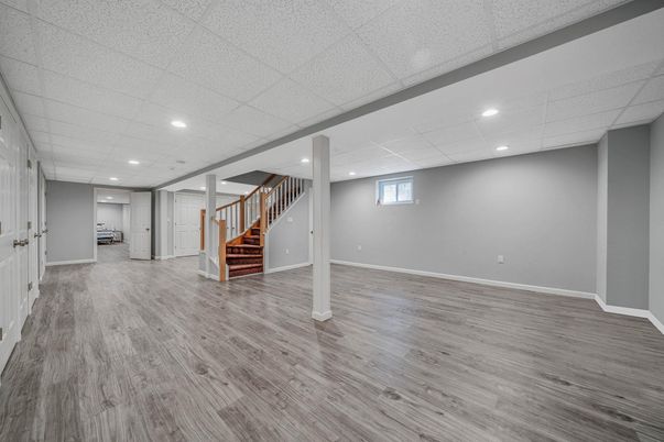 Empty room, Interior, Recessed Lighting, Wood Texture Flooring