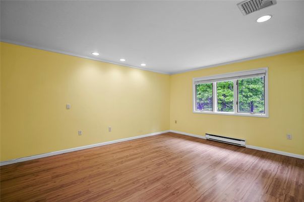 Empty room, Interior, Recessed Lighting, Wood Texture Flooring