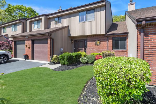 Attached, Exterior, Facade, Brick Facade, Modern