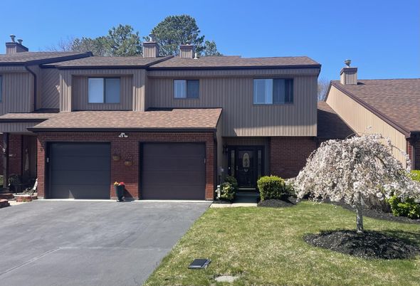 Attached, Exterior, Facade, Brick Facade, Split Level
