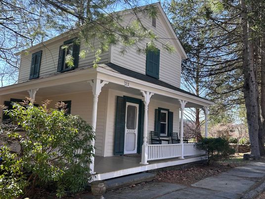 Exterior, Facade, American Foursquare