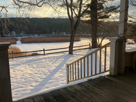 Exterior, Lake