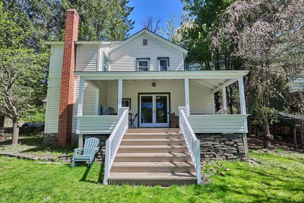 Exterior, Facade, Queen Anne Victorian