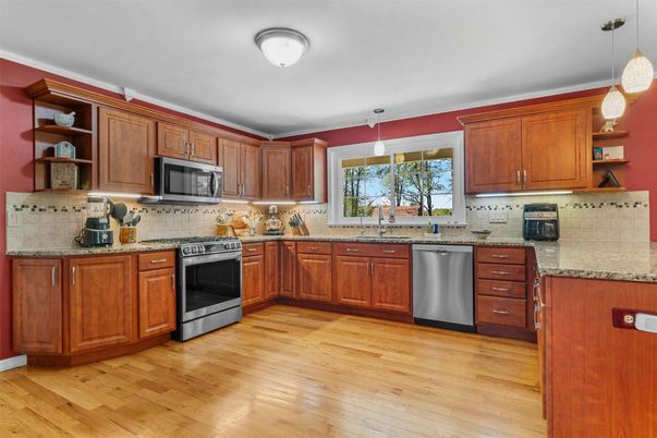 Interior, Kitchen, Pendant Lights, Wood Texture Flooring