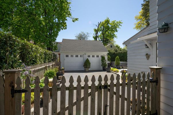 Detached Garage, Exterior