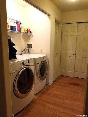 Interior, Washer, Wood Texture Flooring