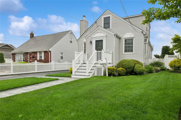Backyard, Exterior, Facade, Cape Cod