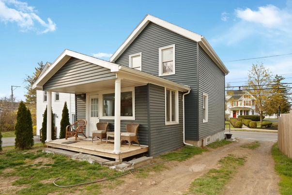 Exterior, Facade, American Craftsman