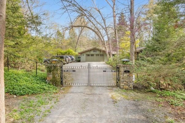 Backyard, Detached Garage, Exterior
