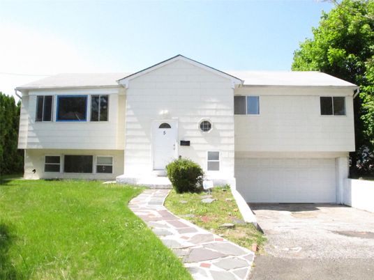 Attached, Exterior, Facade, Raised Ranch