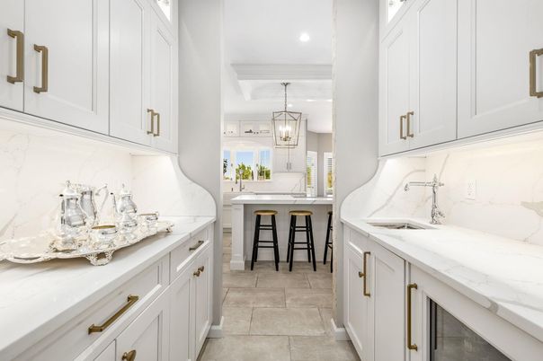 Chandelier, Interior, Kitchen, Marble Walls, Pendant Lights, Recessed Lighting