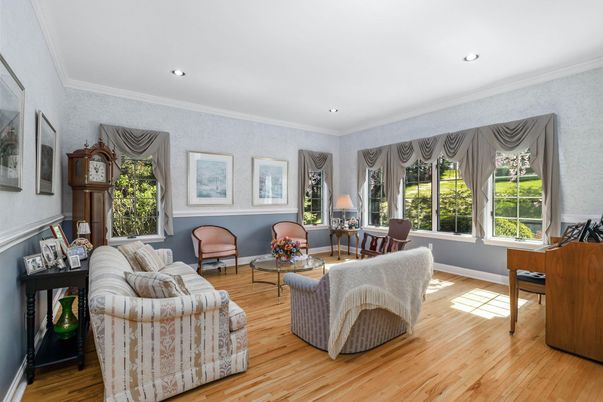 Interior, Living room, Piano, Recessed Lighting, Wood Texture Flooring