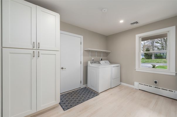 Interior, Recessed Lighting, Washer, Wood Texture Flooring