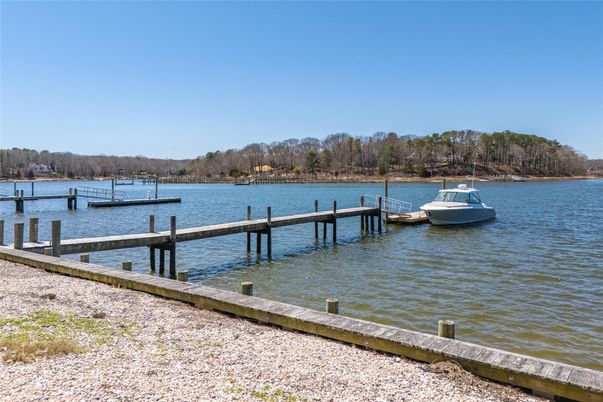 Exterior, Lake