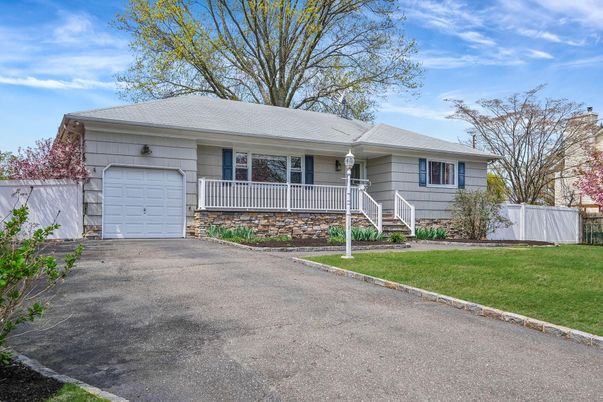 Attached, Exterior, Facade, Ranch