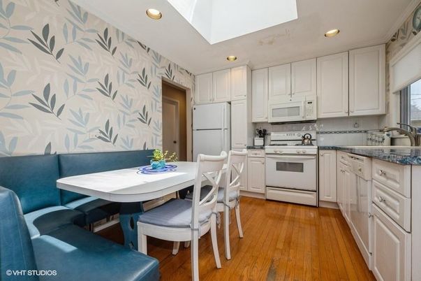 Dining room, Interior, Kitchen, Recessed Lighting, Wood Texture Flooring