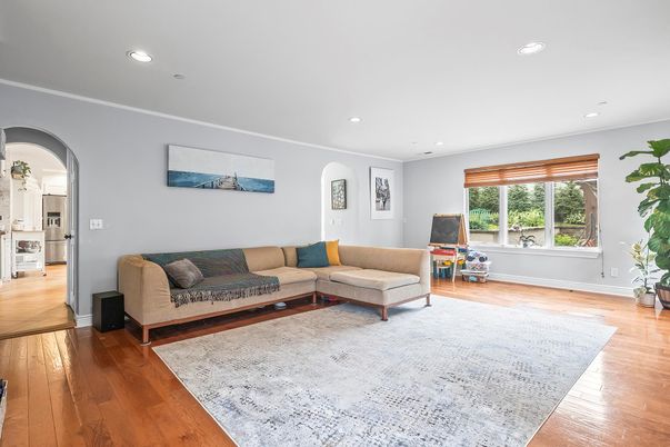 Interior, Living room, Recessed Lighting, Wood Texture Flooring