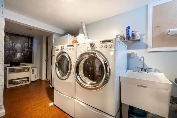 Interior, Utility Closets, Washer, Wood Texture Flooring