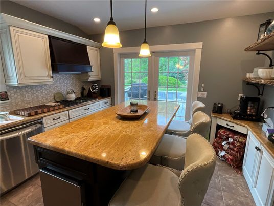 Dining room, Interior, Kitchen, Pendant Lights, Recessed Lighting, Stainless Steel Appliances