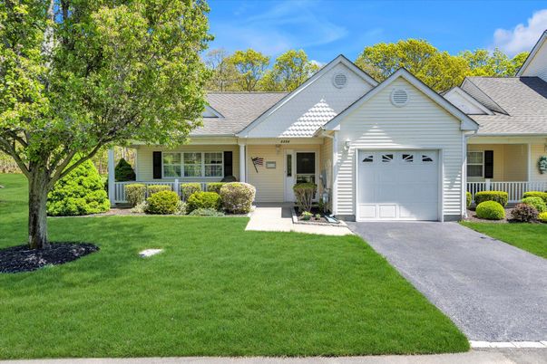 Attached, Exterior, Facade, Farmhouse