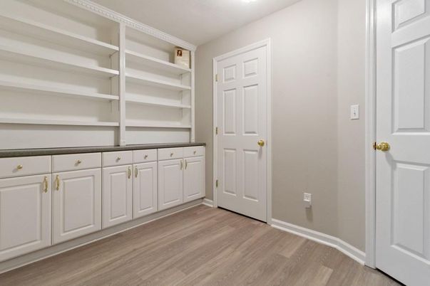 Interior, Walk-in Closets, Wood Texture Flooring