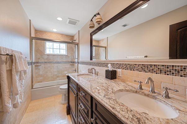 Bathroom, Dual Sink Vanities, Interior, Recessed Lighting