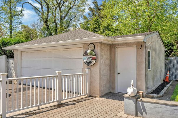 Detached Garage, Exterior