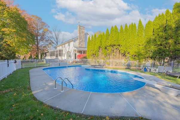 Exterior, Pool