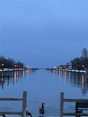 Exterior, Lake