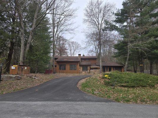 Exterior, Facade, Log Home